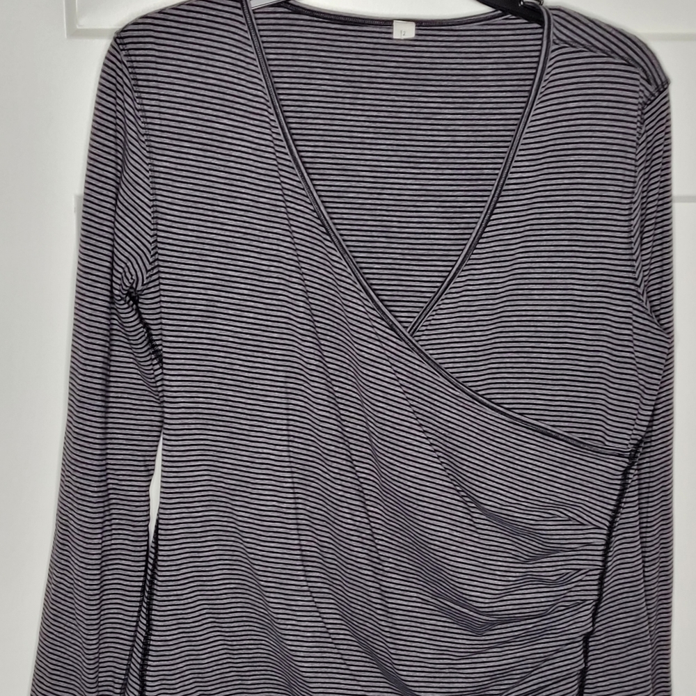 Lululemon Navy Gray Long Sleeve Striped Shirt Sz 2